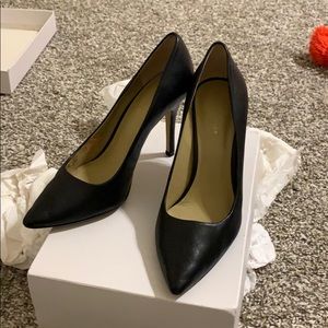 Ann Taylor Cynthia Black leather pumps